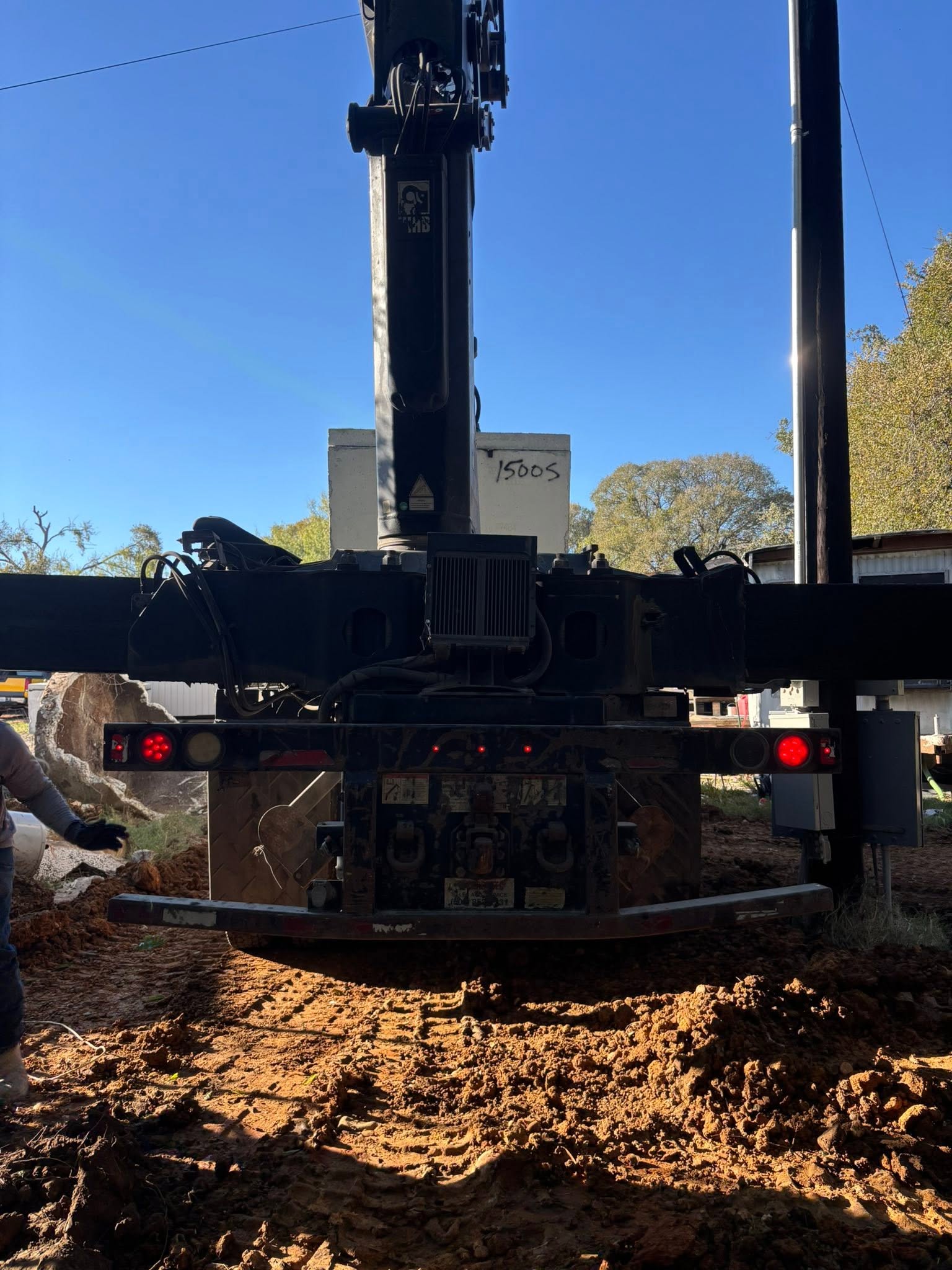 Drilling rig and field equipment on a Pair of Dice Services job